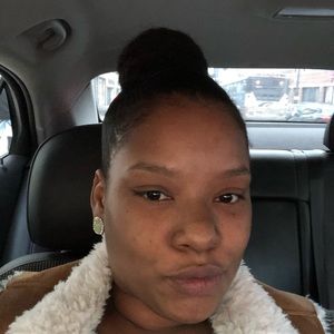 Meet your Posher, Kenisha